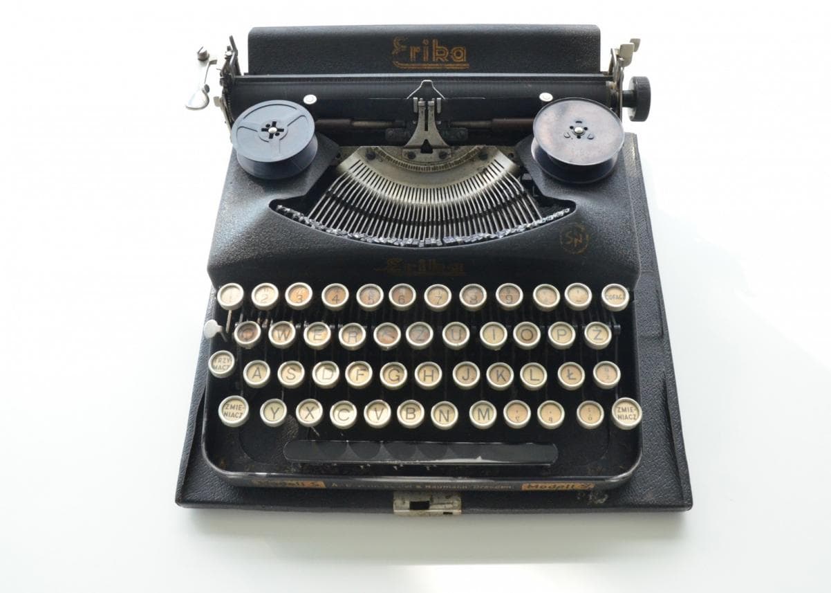 maszyna do pisania i Julian Stryjkowski