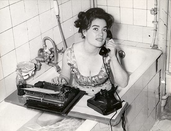 Pisanie na Maszynie w Wannie