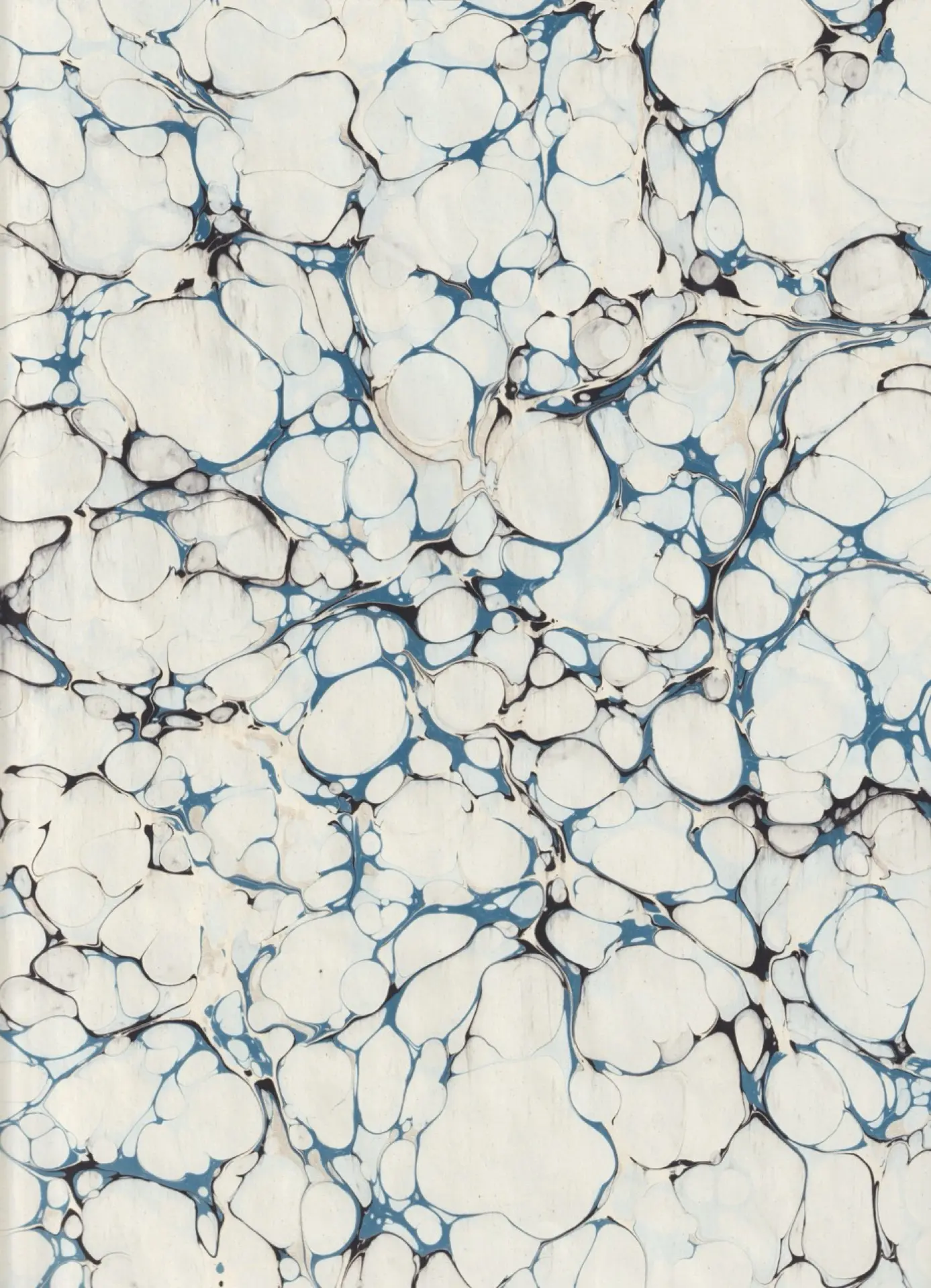 Zbyt duża ilość czarnego pigmentu w żyłkach rozmywa wzór podczas zdejmowania.