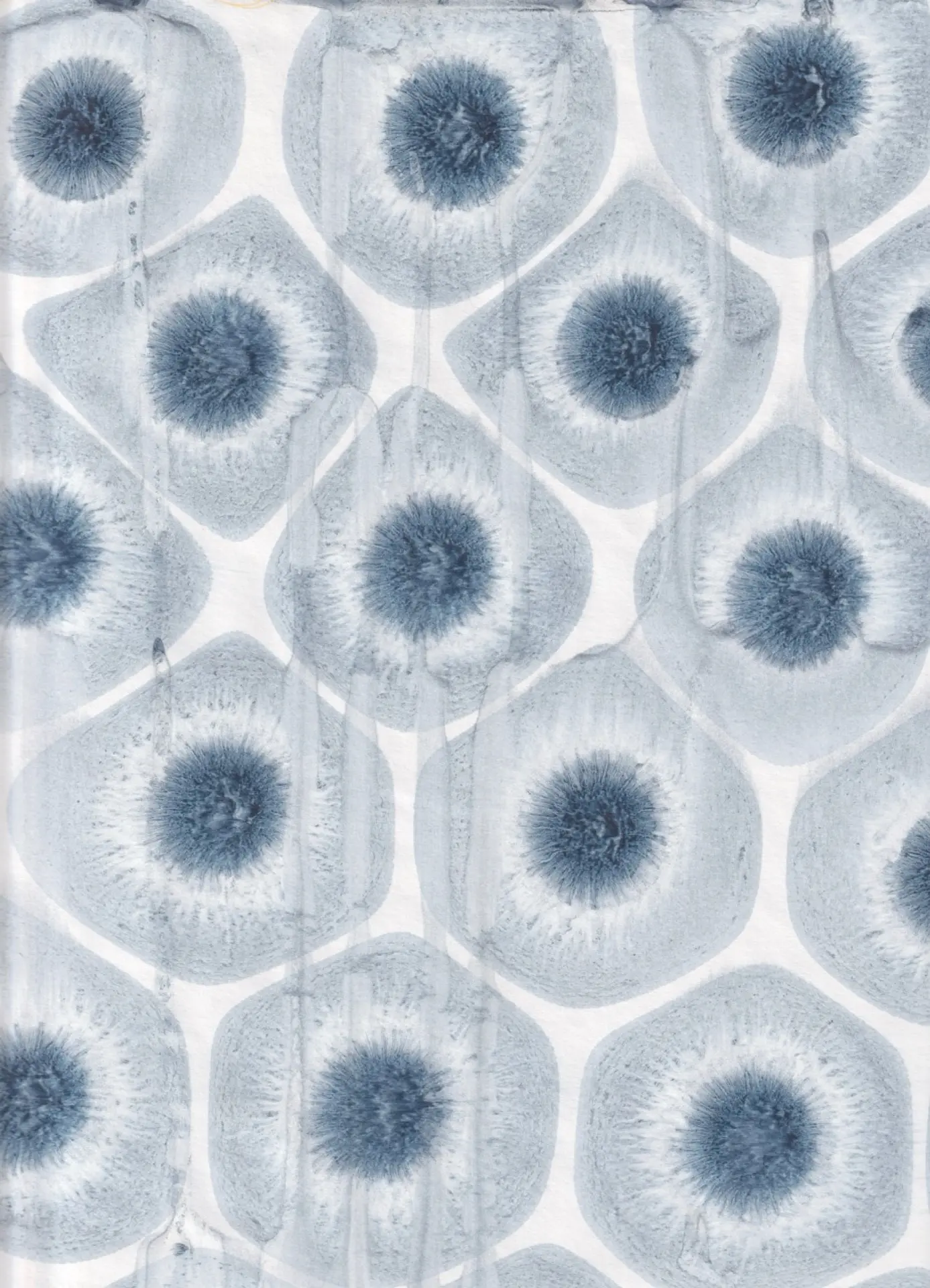 Niedokładnie zdjęty roztwór podczas wywoływania spływa na wiszącym marmurku.