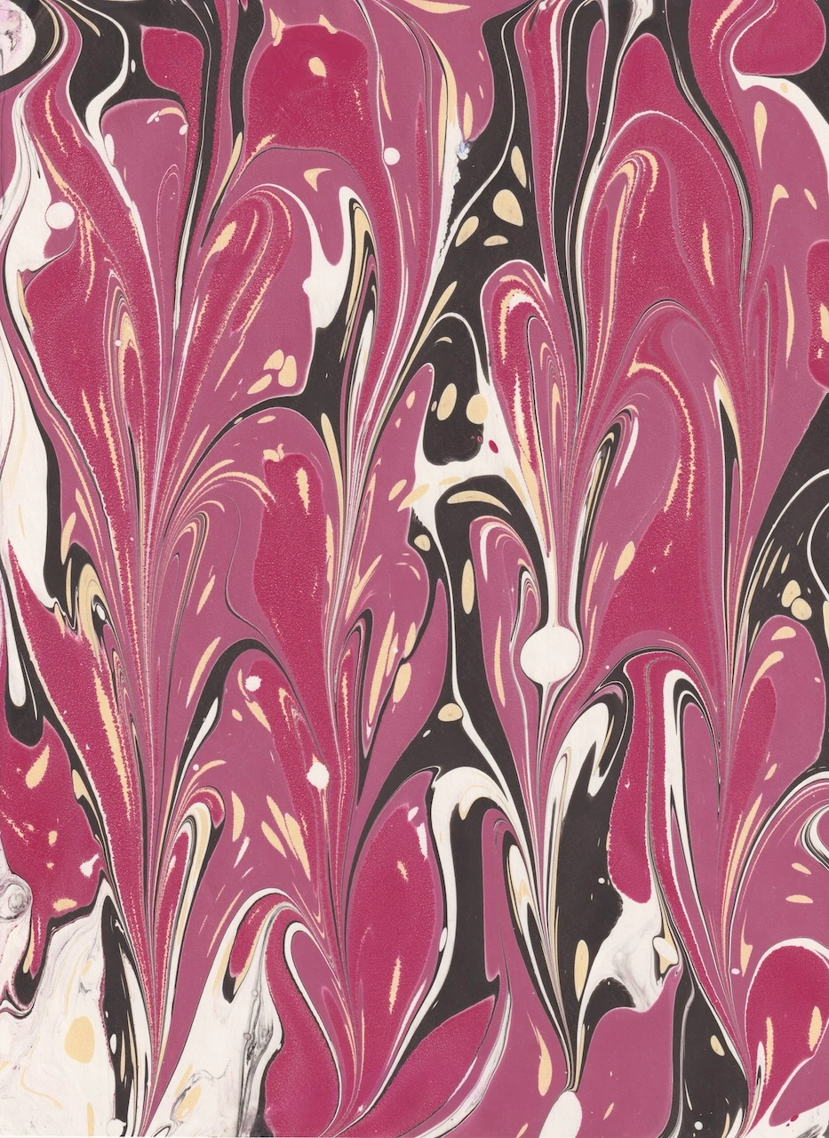 Złoty kolor wnika w czerwony, mieszają się na roztworze.