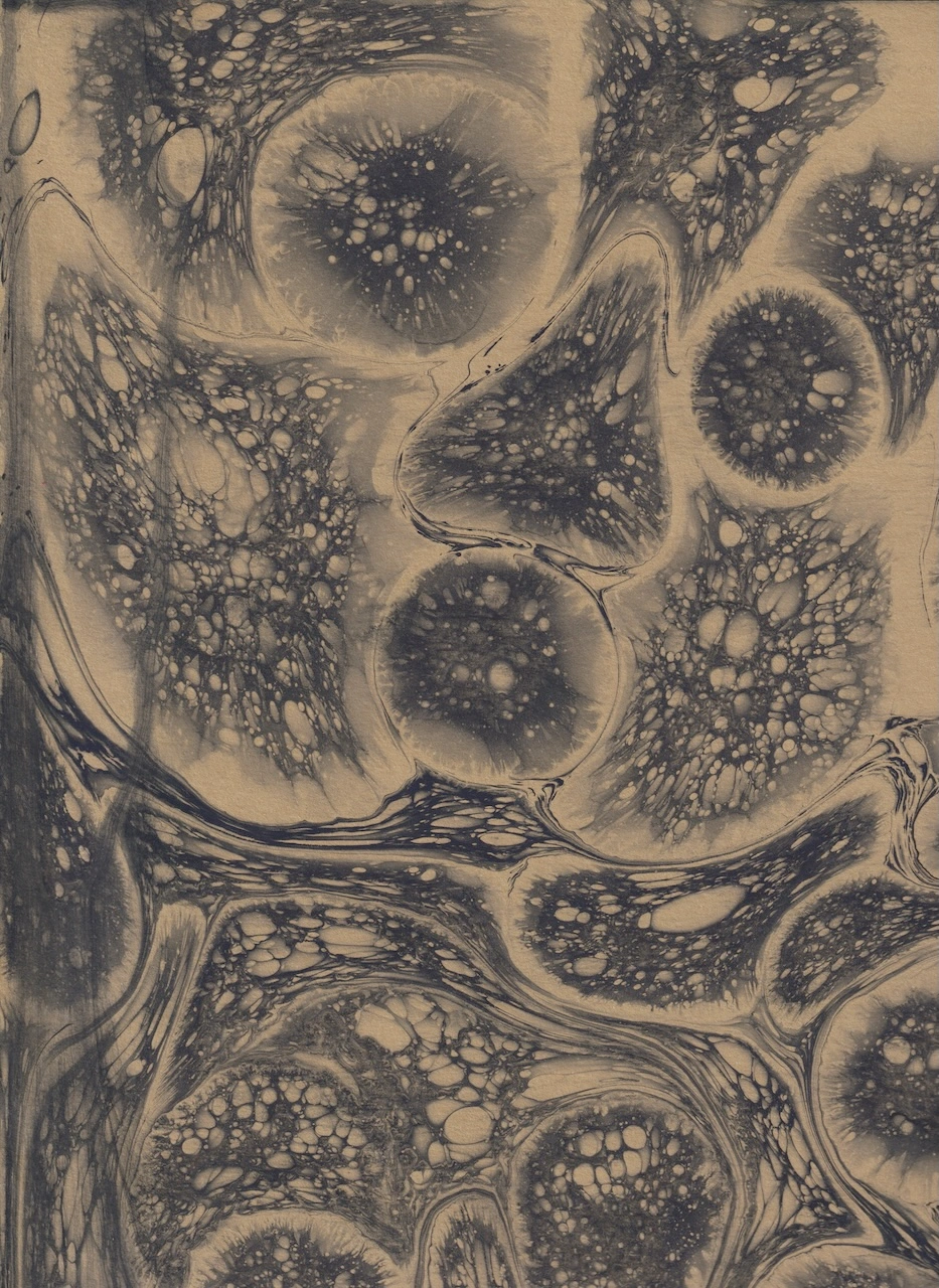 Gorąc podczas marmurkowania powodował, że wzory rozrastały się nieproporcjonalnie wielkie.
